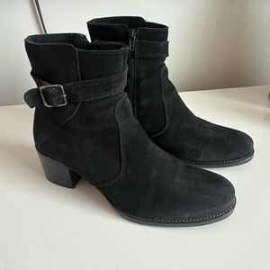 La Canadienne Suede Heeled Boots